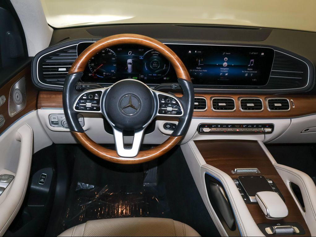 Mercedes-Benz GLS view 28