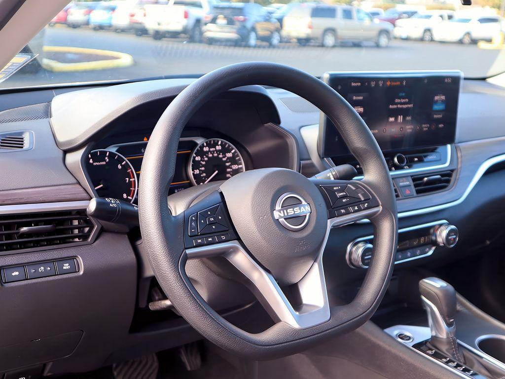 new 2025 Nissan Altima car, priced at $28,999