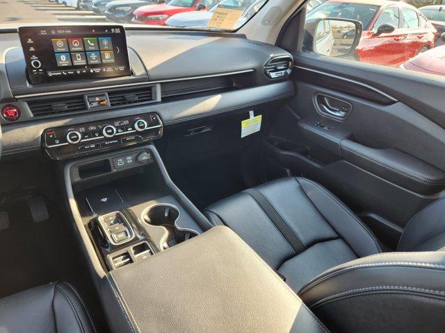 used 2025 Honda Pilot car, priced at $45,598