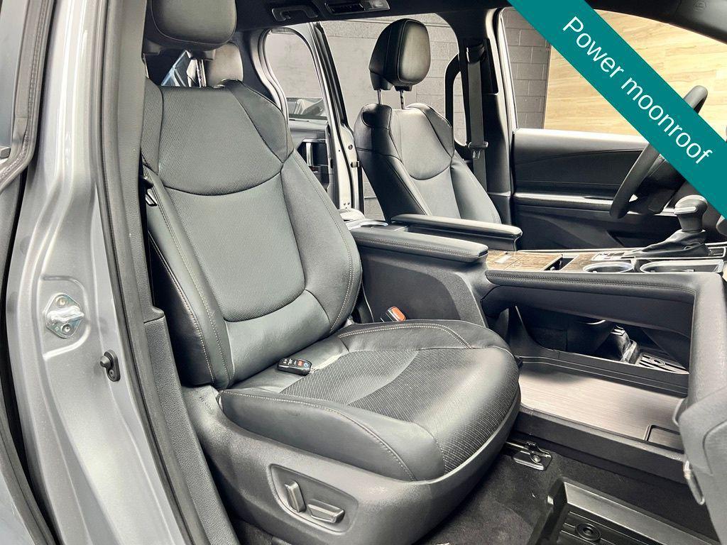 used 2025 Toyota Sienna car, priced at $50,566