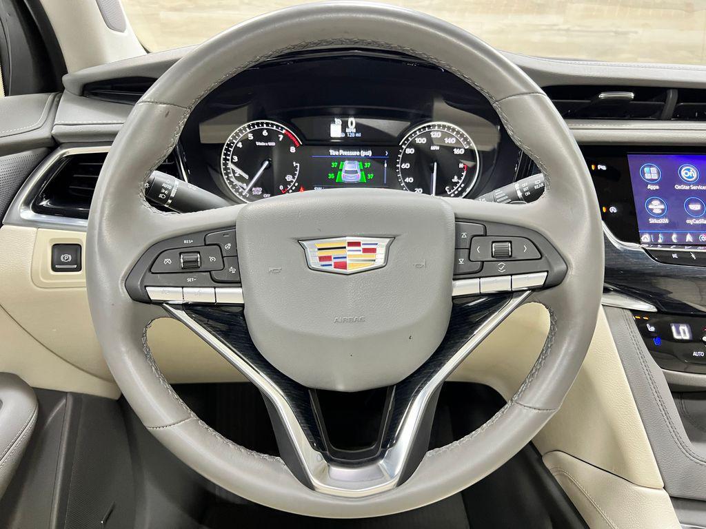used 2025 Cadillac XT6 car, priced at $38,841