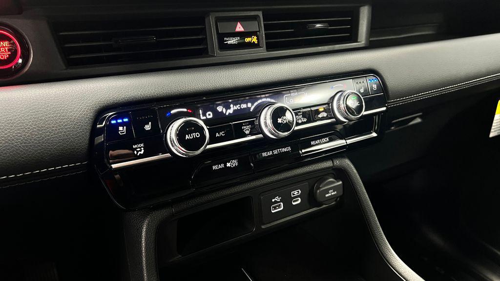 used 2025 Honda Pilot car, priced at $39,036