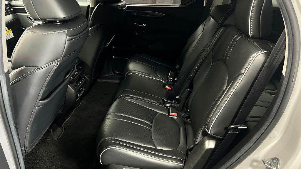 used 2025 Honda Pilot car, priced at $39,036