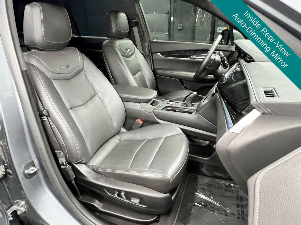 used 2025 Cadillac XT6 car, priced at $33,971
