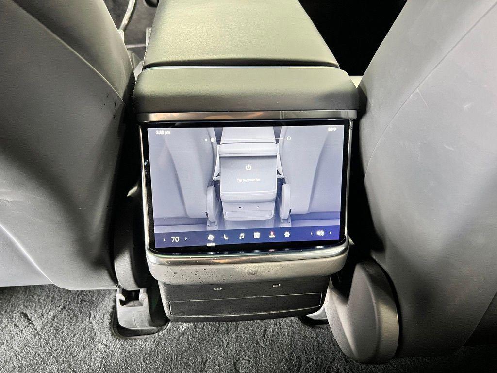 Tesla Model X view 24