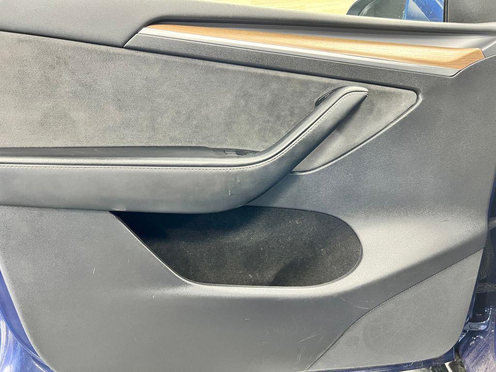 Tesla Model Y view 26