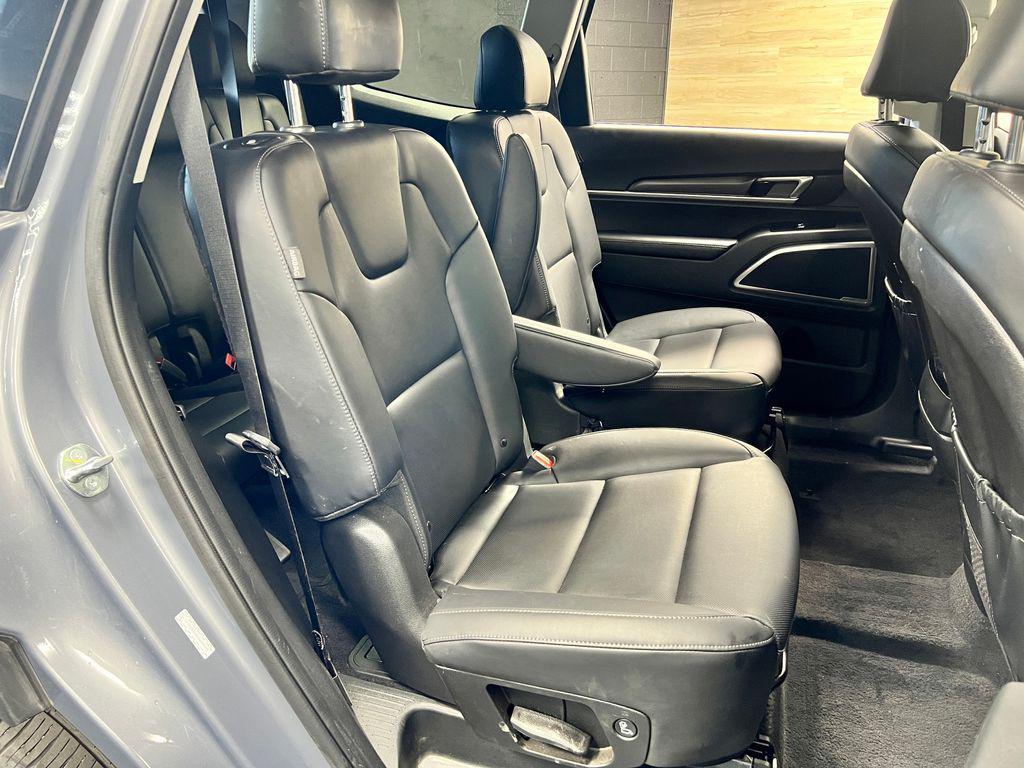 used 2025 Kia Telluride car, priced at $29,136