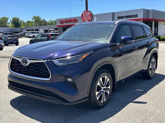 used 2024 Toyota Highlander car, priced at $38,289