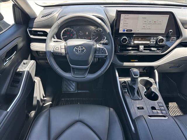 used 2024 Toyota Highlander car, priced at $38,289
