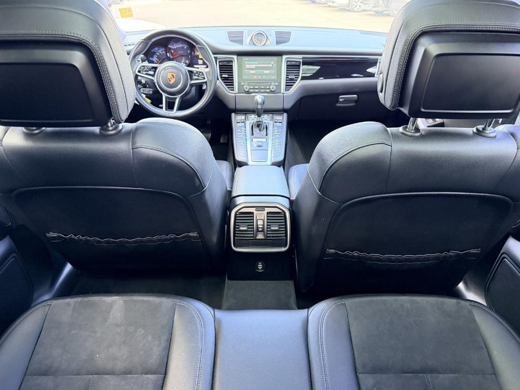 Porsche Macan view 27