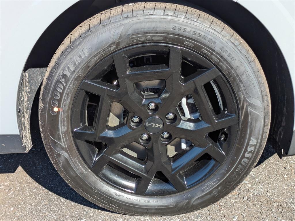 new 2026 Kia Carnival Hybrid car, priced at $48,890