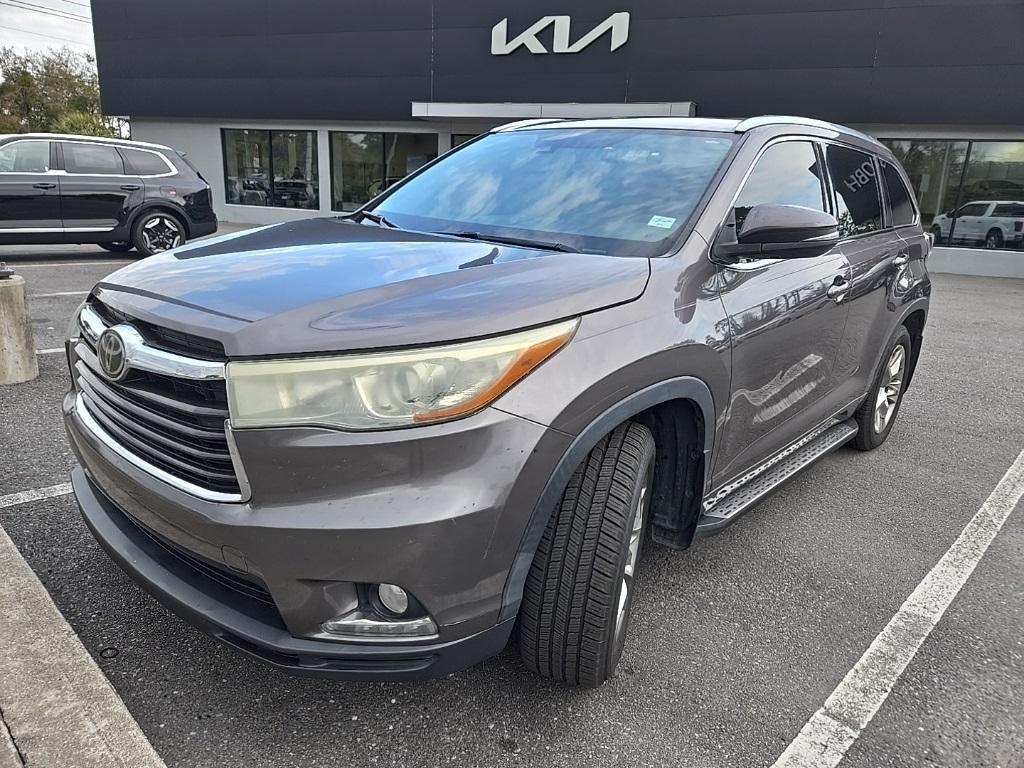 used 2015 Toyota Highlander car, priced at $15,988