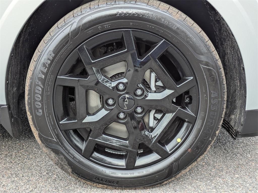 new 2026 Kia Carnival Hybrid car, priced at $50,205