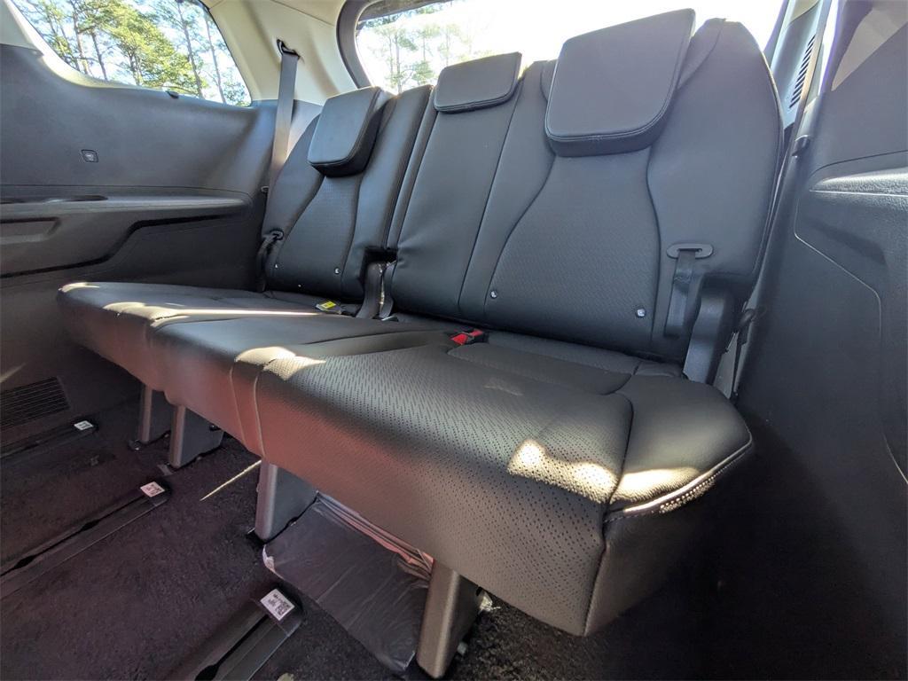 new 2026 Kia Carnival Hybrid car, priced at $52,640