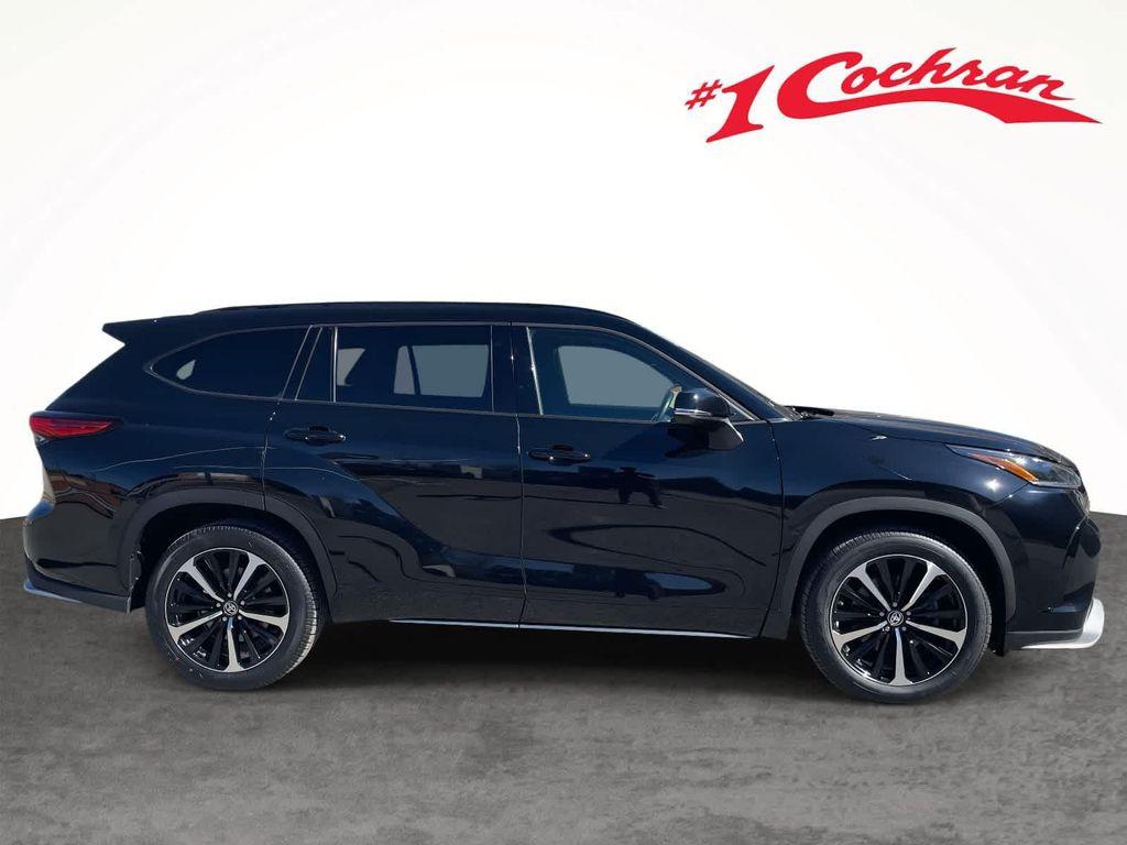 used 2022 Toyota Highlander car, priced at $33,498