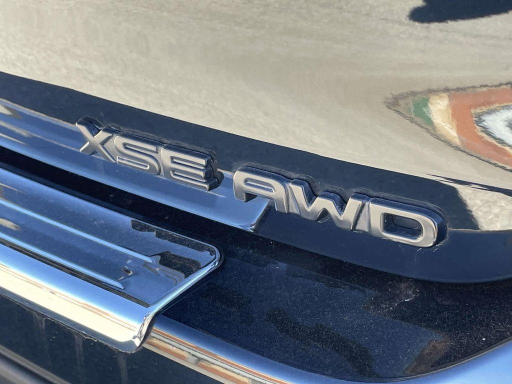 used 2022 Toyota Highlander car, priced at $33,498