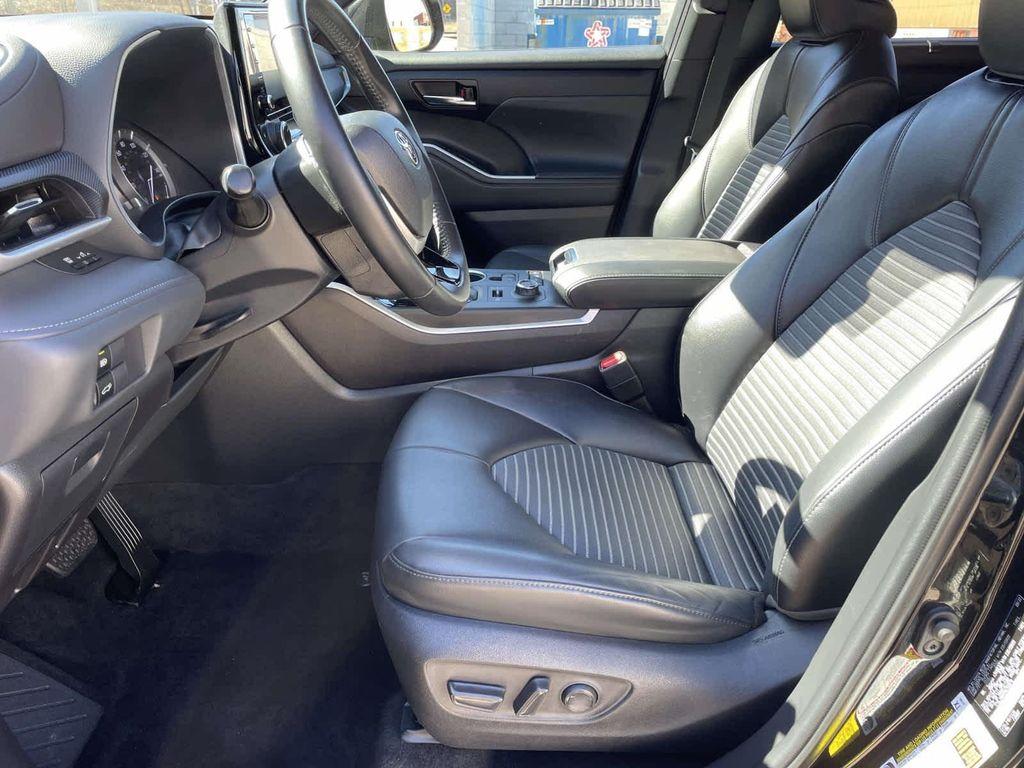 used 2022 Toyota Highlander car, priced at $33,498