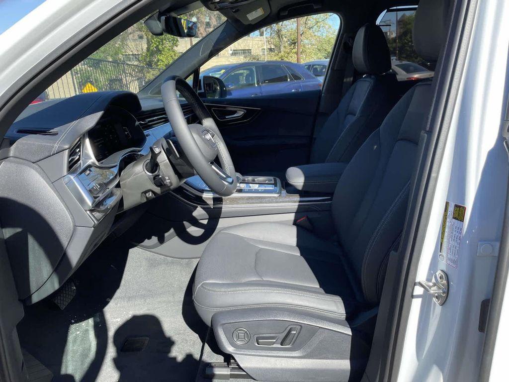 new 2025 Audi Q7 car, priced at $76,350
