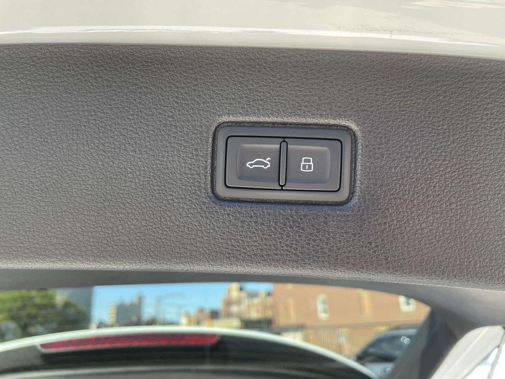 new 2025 Audi Q7 car, priced at $76,350