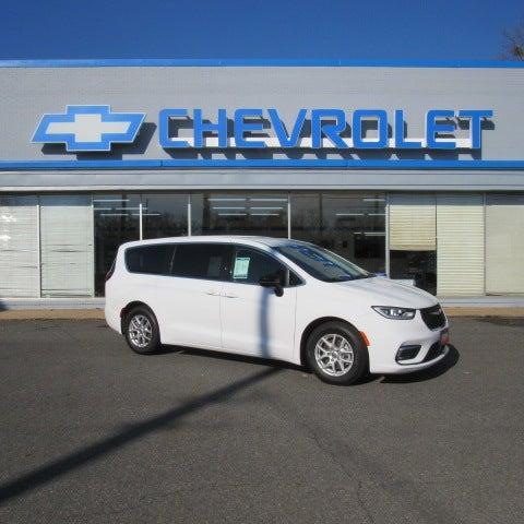 used 2024 Chrysler Pacifica car, priced at $31,995