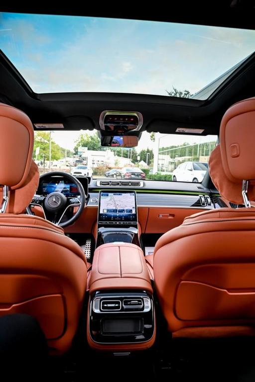 Mercedes-Benz S-Class view 32