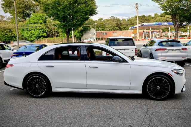 Mercedes-Benz S-Class view 4