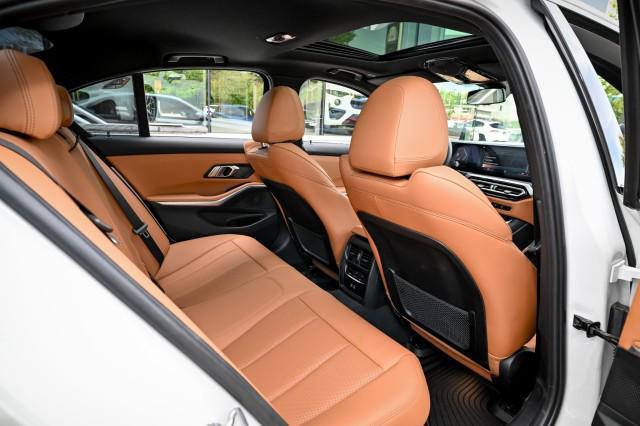BMW 3 Series view 23