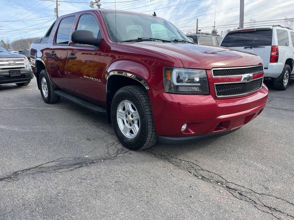 used 2007 Chevrolet Avalanche car, priced at $10,995