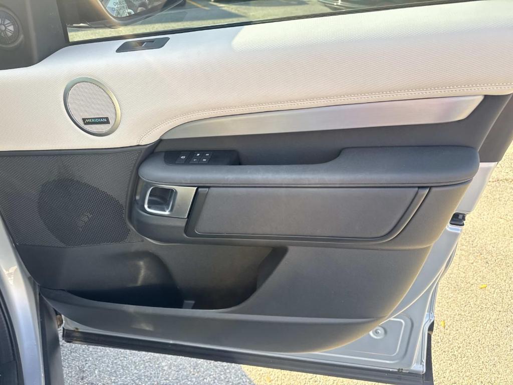 used 2022 Land Rover Discovery car, priced at $34,990