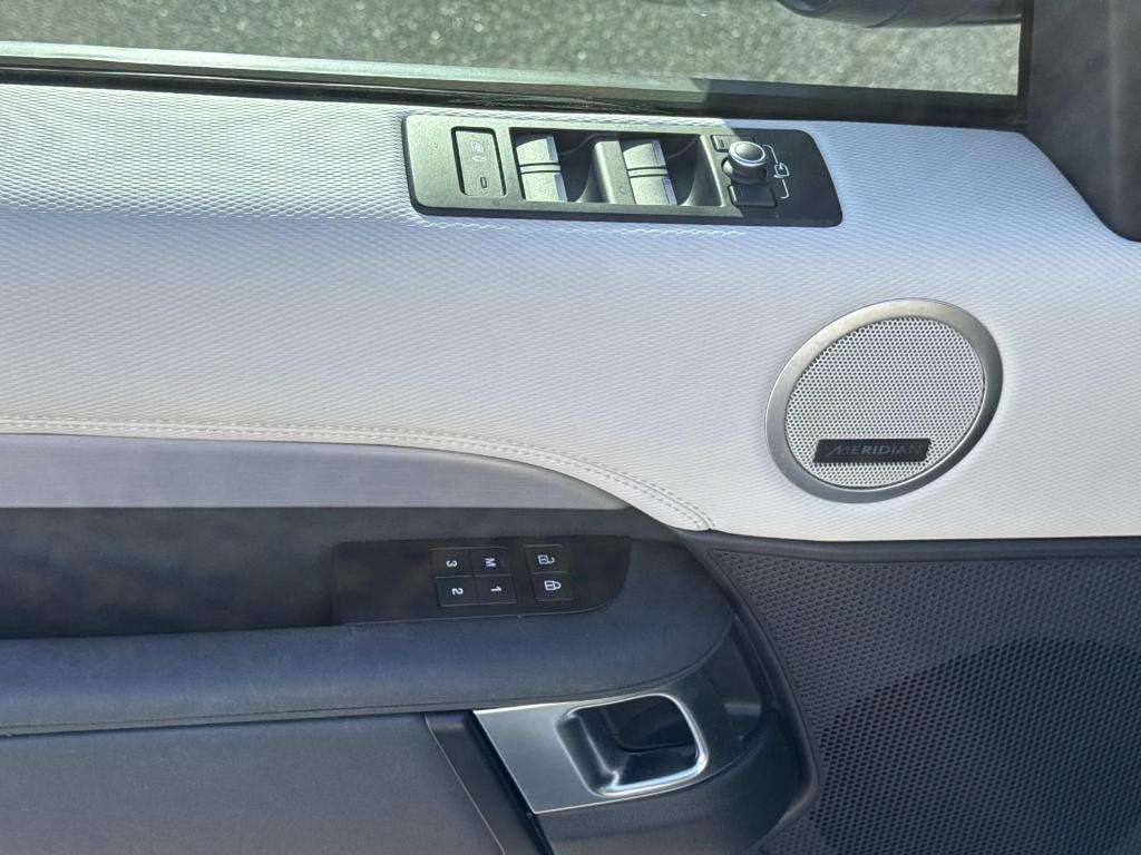 used 2022 Land Rover Discovery car, priced at $34,990