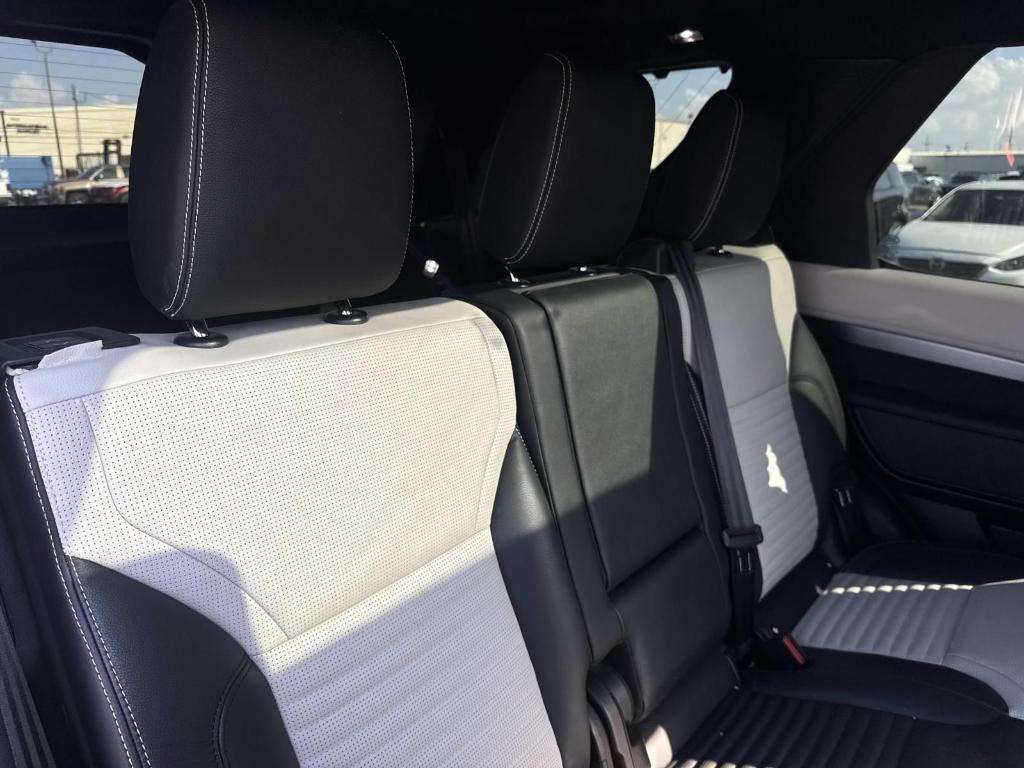 used 2022 Land Rover Discovery car, priced at $34,990