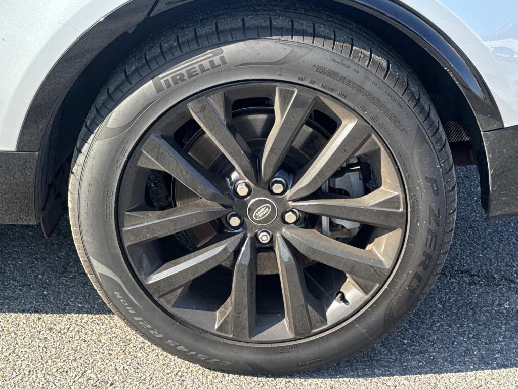 used 2022 Land Rover Discovery car, priced at $34,990