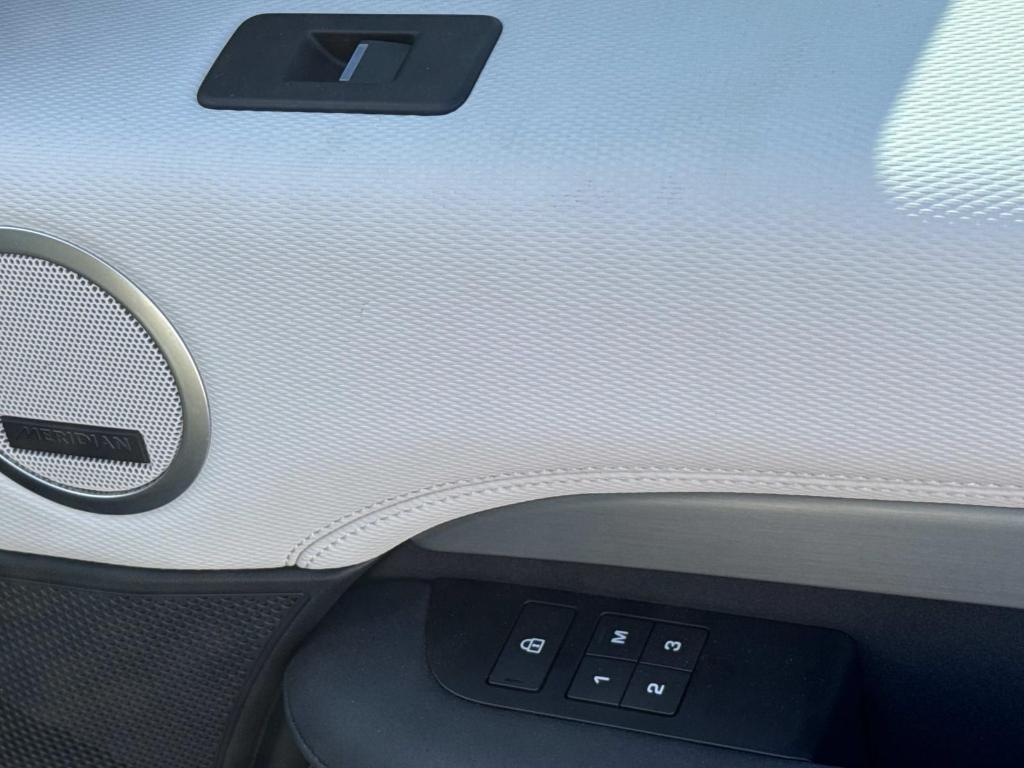 used 2022 Land Rover Discovery car, priced at $34,990