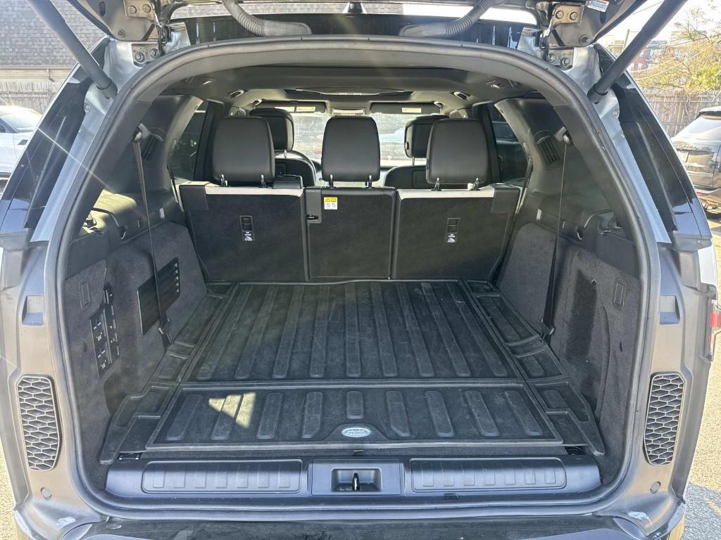 used 2022 Land Rover Discovery car, priced at $34,990