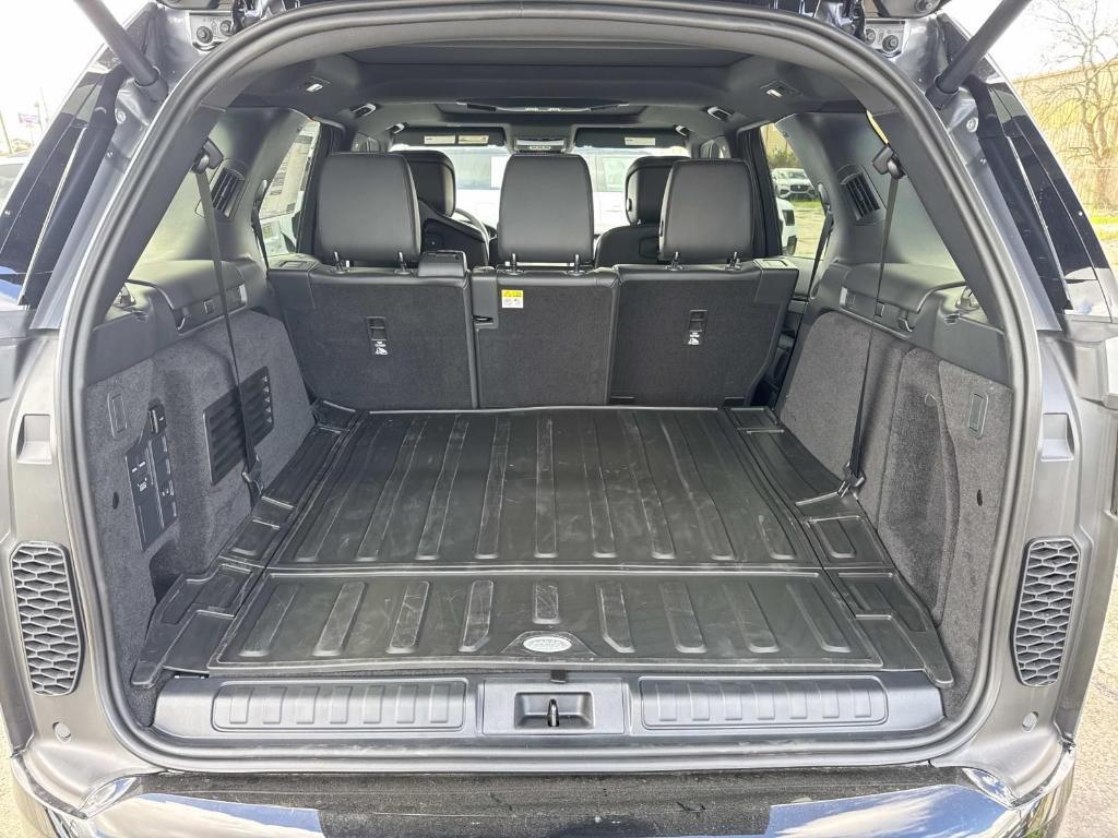 new 2026 Land Rover Discovery car, priced at $74,326