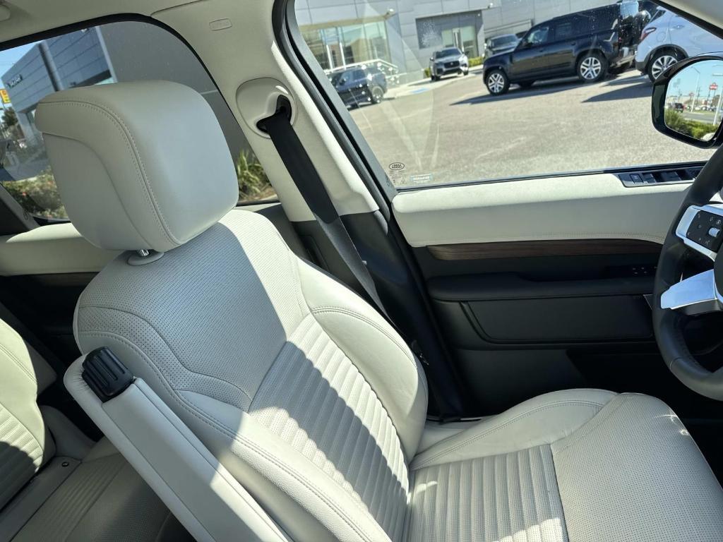 used 2024 Land Rover Discovery car, priced at $45,988