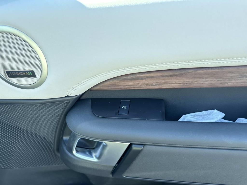 used 2024 Land Rover Discovery car, priced at $45,988