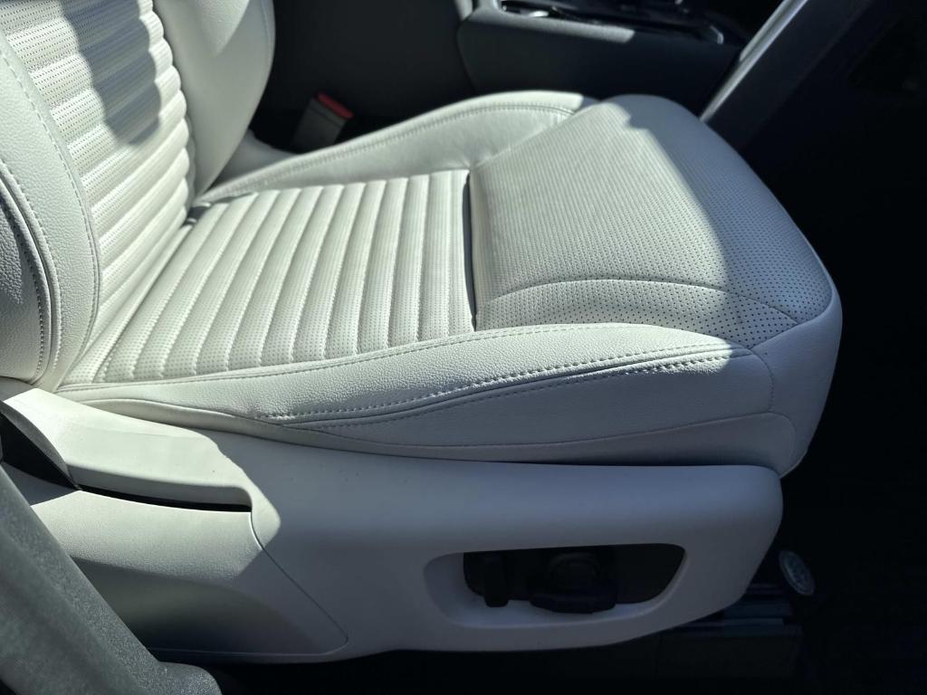 used 2024 Land Rover Discovery car, priced at $45,988