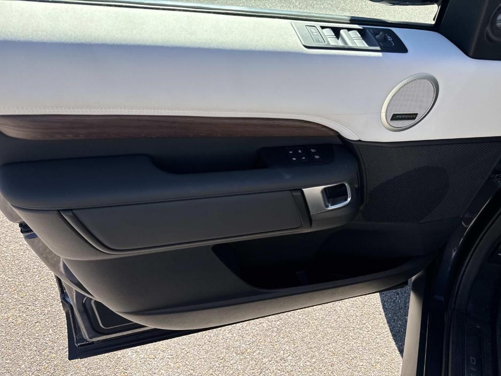 used 2024 Land Rover Discovery car, priced at $45,988