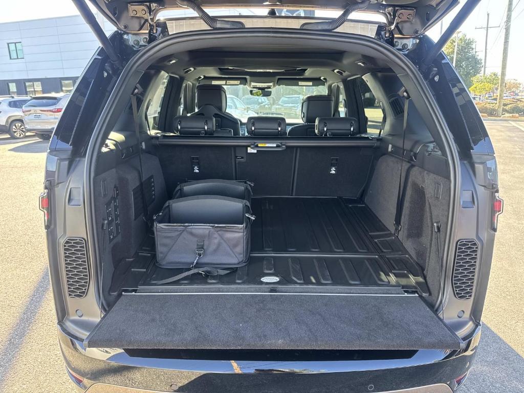 new 2026 Land Rover Discovery car, priced at $87,701
