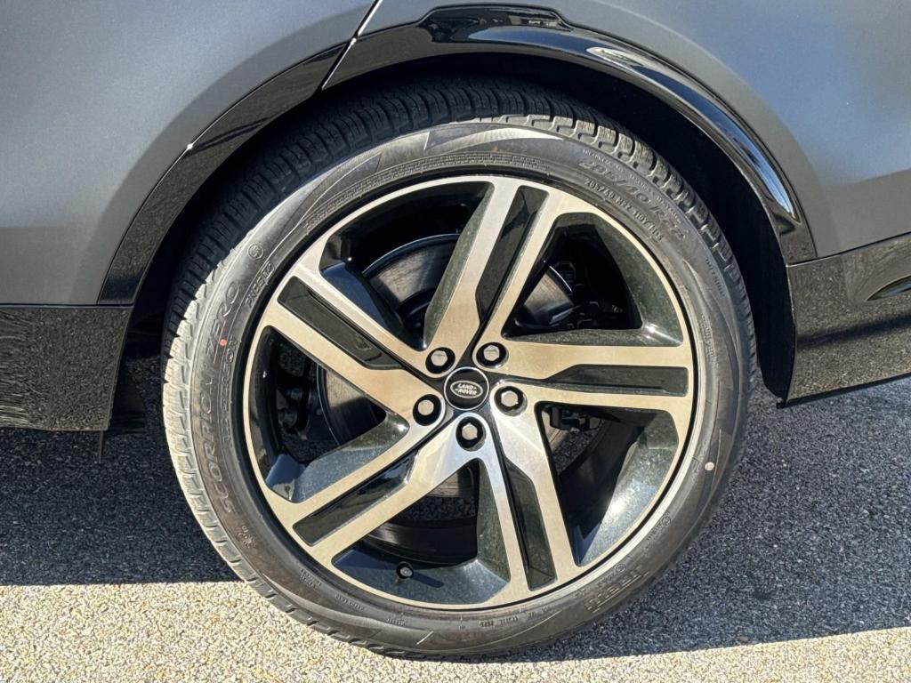 new 2026 Land Rover Discovery car, priced at $87,701