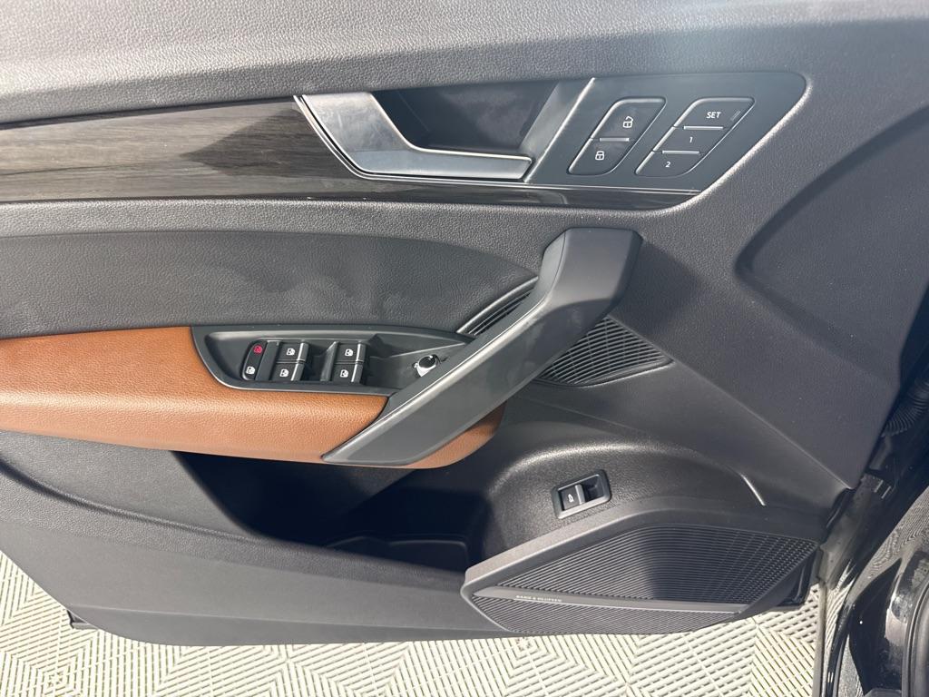2018 Mythos Black Metallic Audi Q5