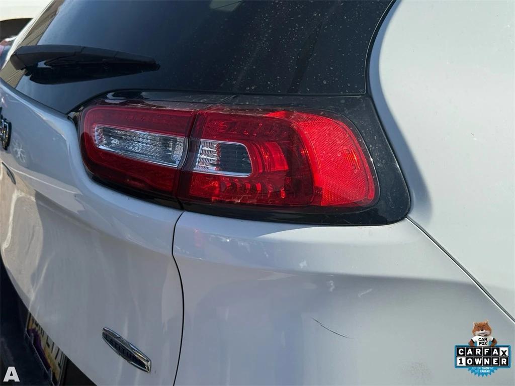 used 2015 Jeep Cherokee car, priced at $10,684