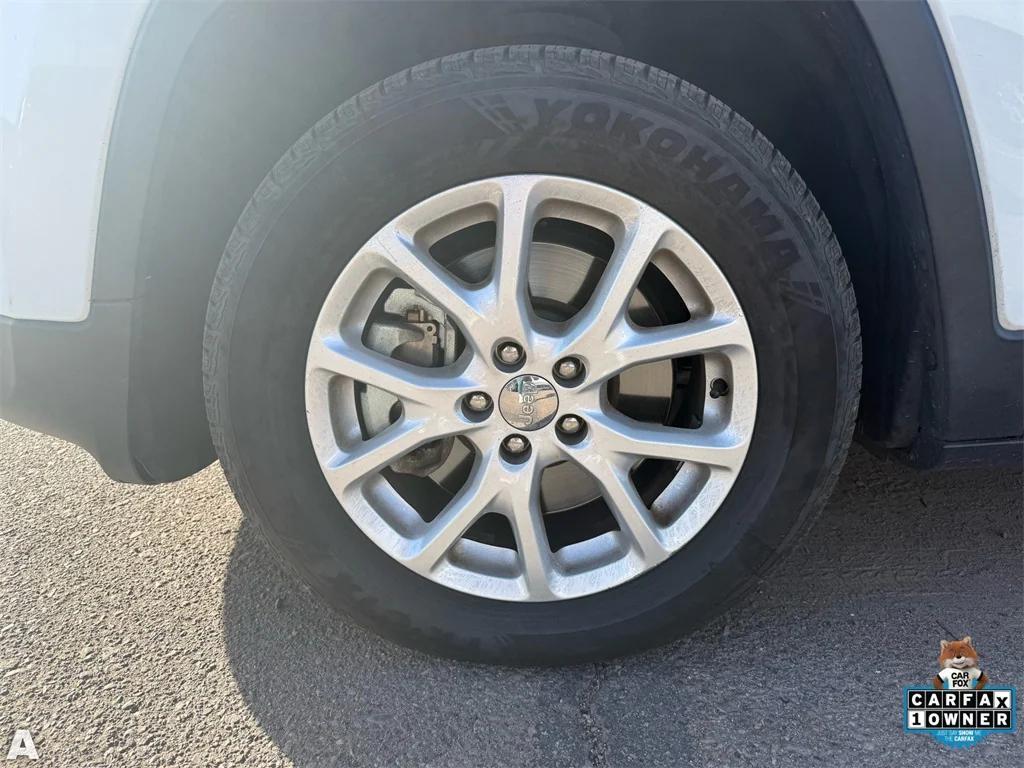 used 2015 Jeep Cherokee car, priced at $10,684