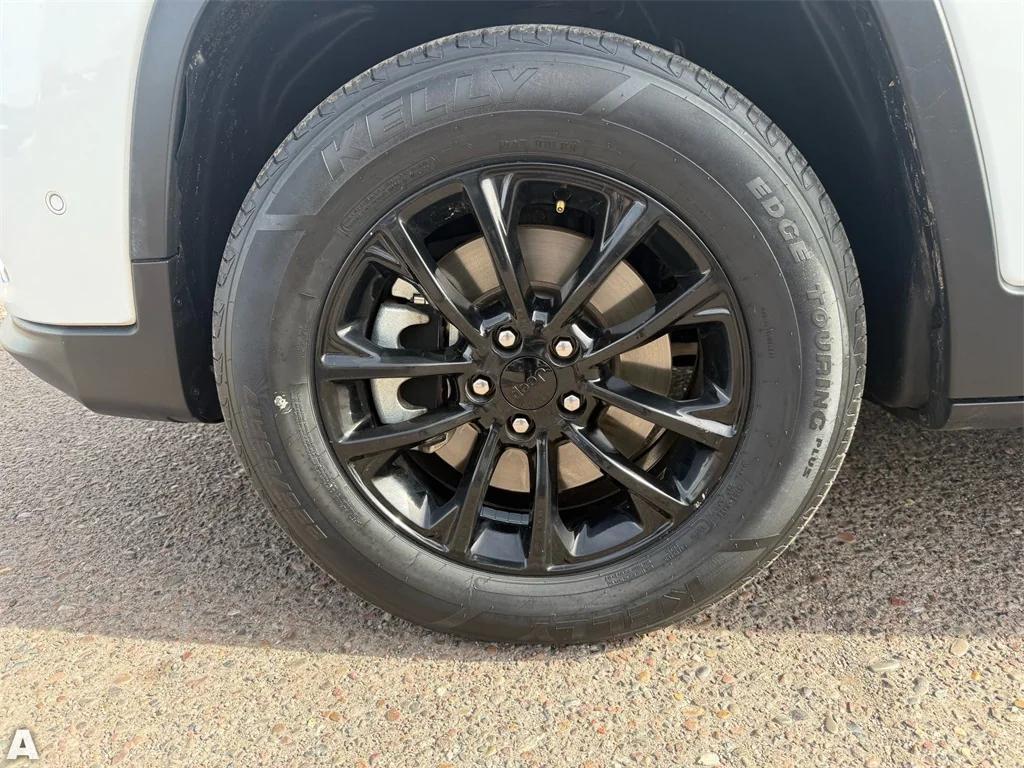 used 2023 Jeep Cherokee car, priced at $19,658