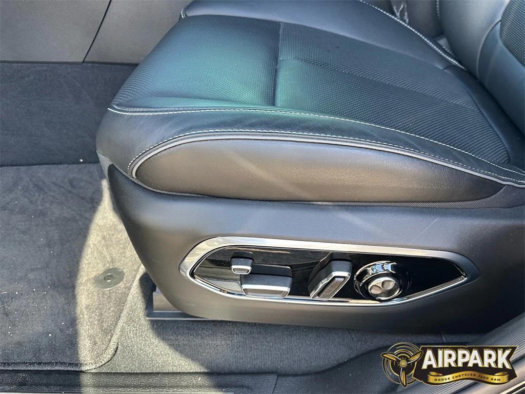 new 2025 Jeep Grand Cherokee car, priced at $65,235