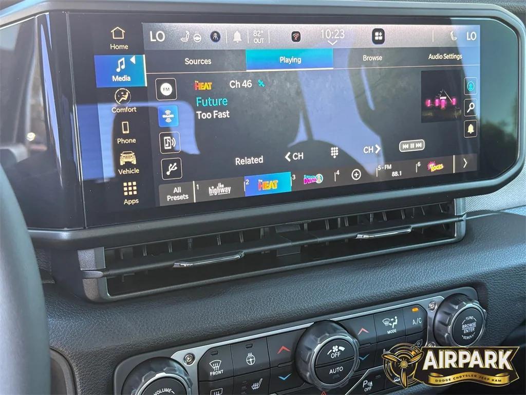 new 2025 Jeep Gladiator car, priced at $51,940