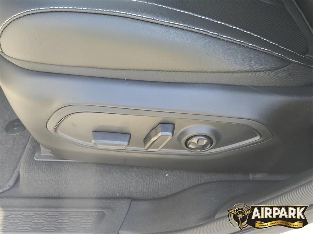 new 2025 Jeep Grand Cherokee car, priced at $58,430