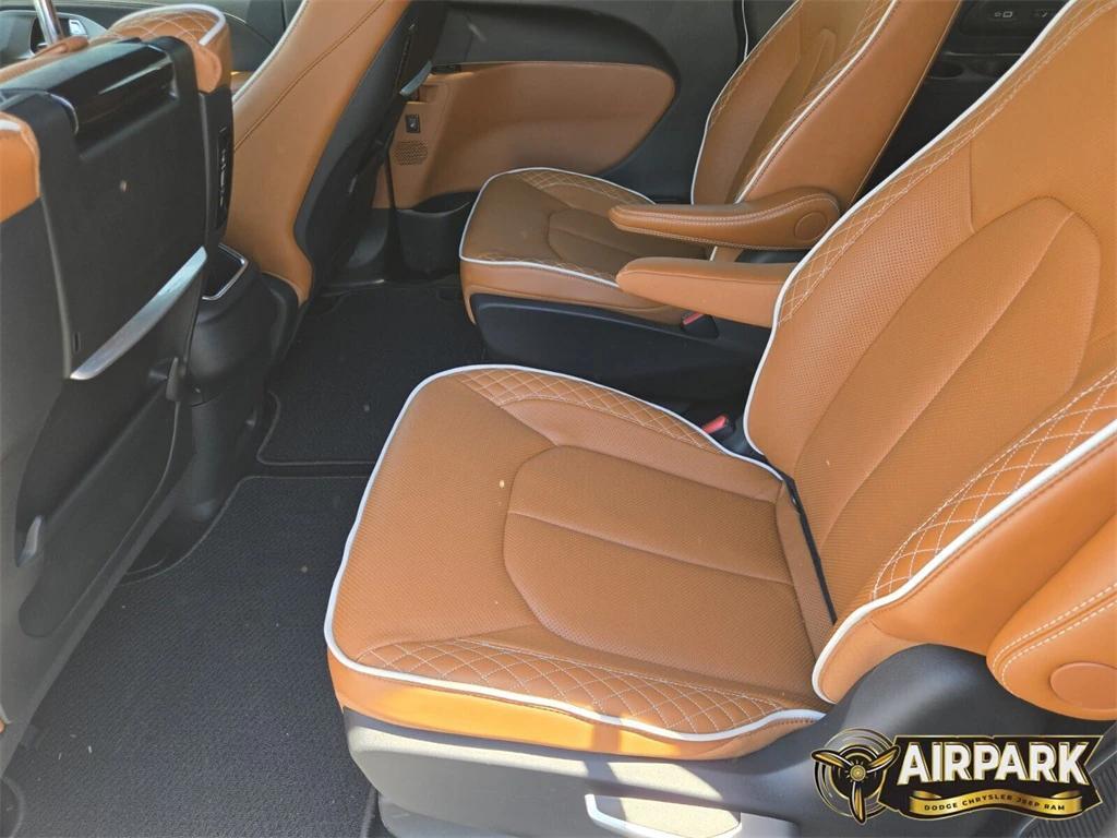 new 2024 Chrysler Pacifica car, priced at $55,585