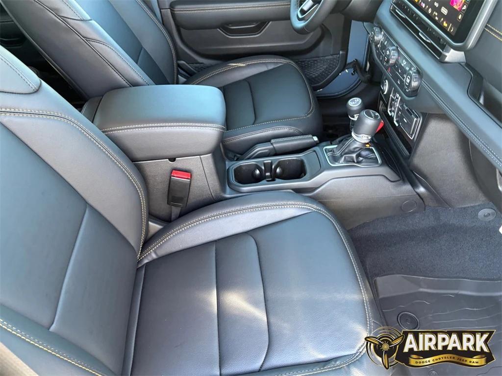 new 2025 Jeep Gladiator car, priced at $51,300